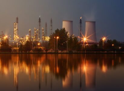 Image of a fossil fuel power plant at night